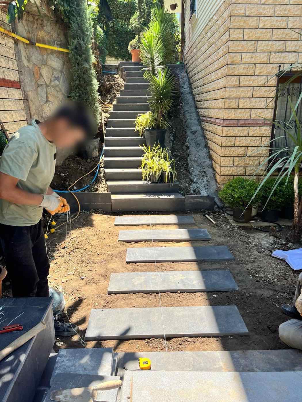 Merdiven ve adım taşı yolu: hizalama aşaması — Karadağ Peyzaj